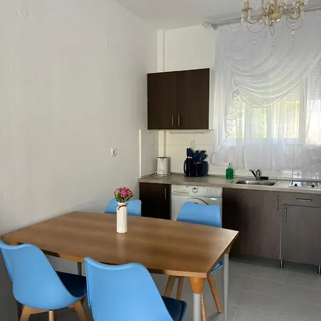 Sunny House Apartment