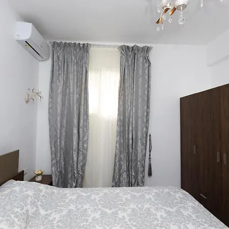 Sunny House Apartment *