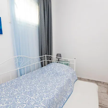 Sunny House Apartment *